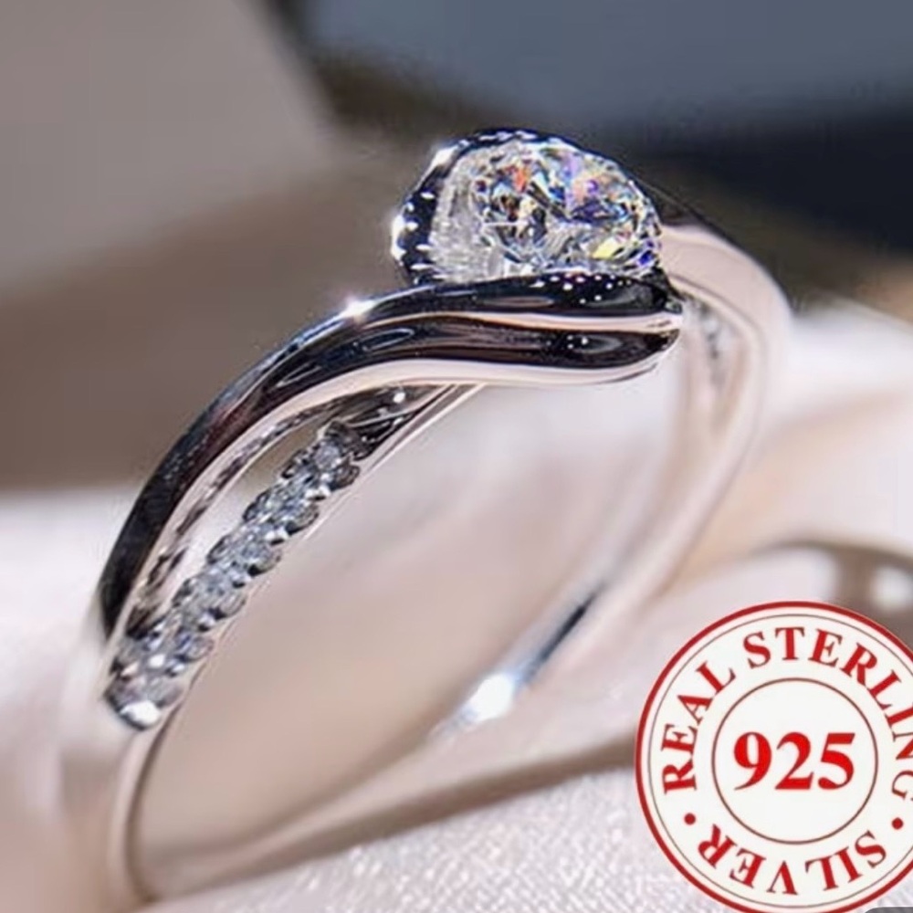 Stunning Sterling Silver Ring with Crystal Accent